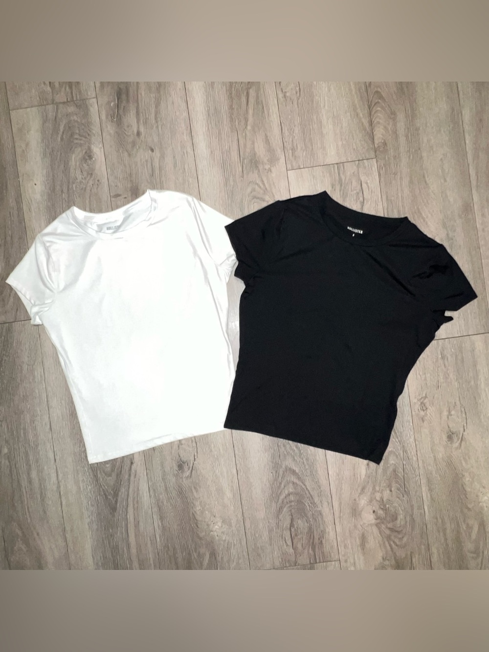 Hollister T-Shirts Bundle Of 2 Black & White Women's Teens Jr Size Small Stretch